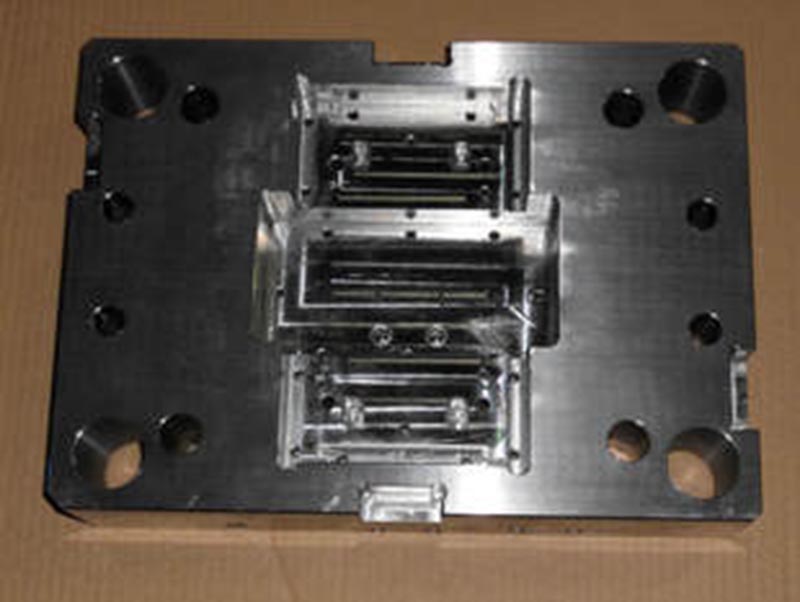 杜尔伯特精密塑料模-06